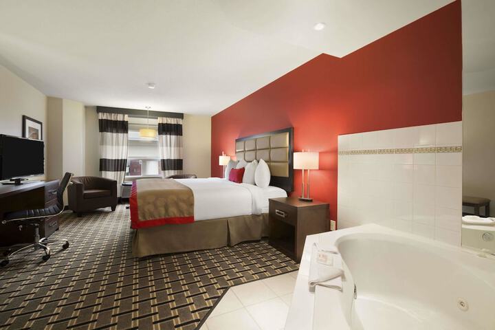 Room 8 of 18