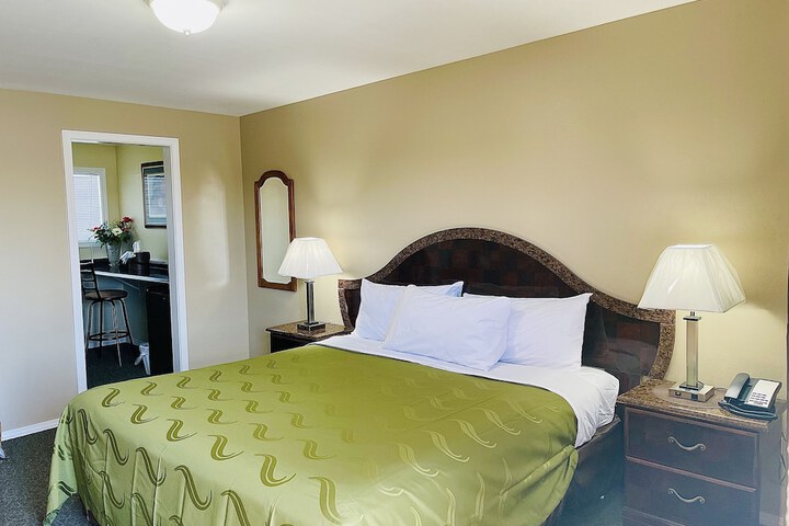 Room 32 of 40