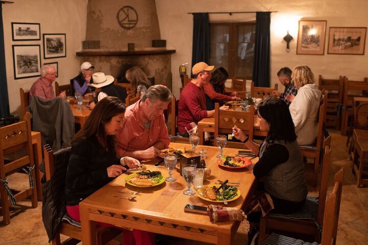 Dining 29 of 32