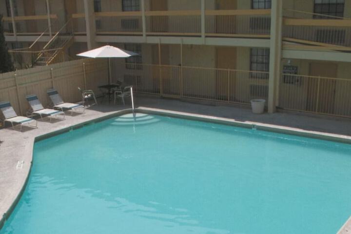 Pool 10 of 44