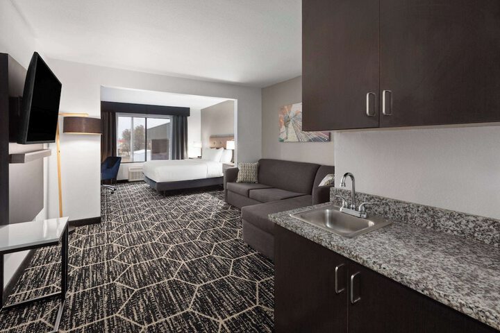 La Quinta Inn & Suites by Wyndham Meridian