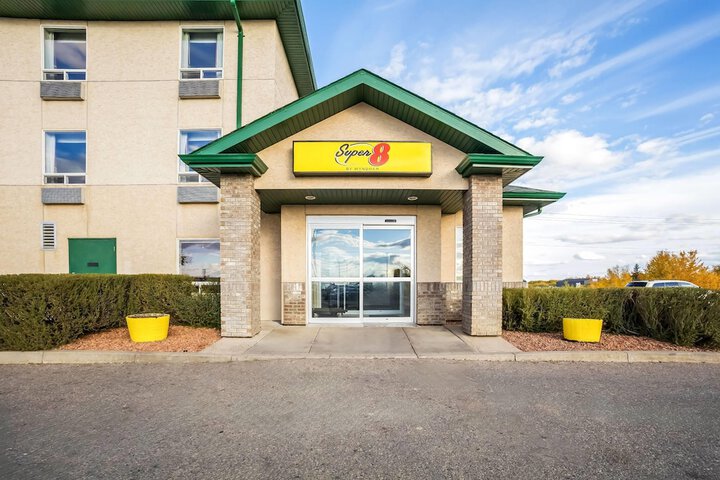 Super 8 by Wyndham Prince Albert