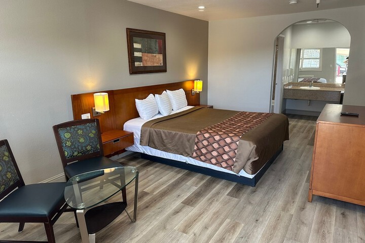 Room 16 of 23