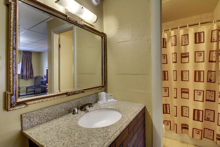 Room 11 of 21