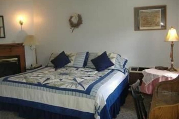 Sturbridge Country Inn
