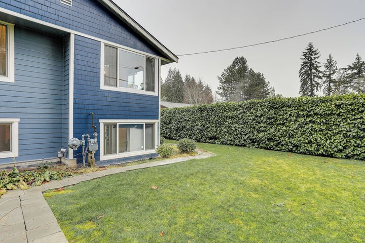 Walk to Beach & Lake Access: Cozy Redmond Apt!