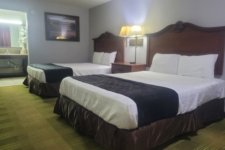 Room 8 of 9