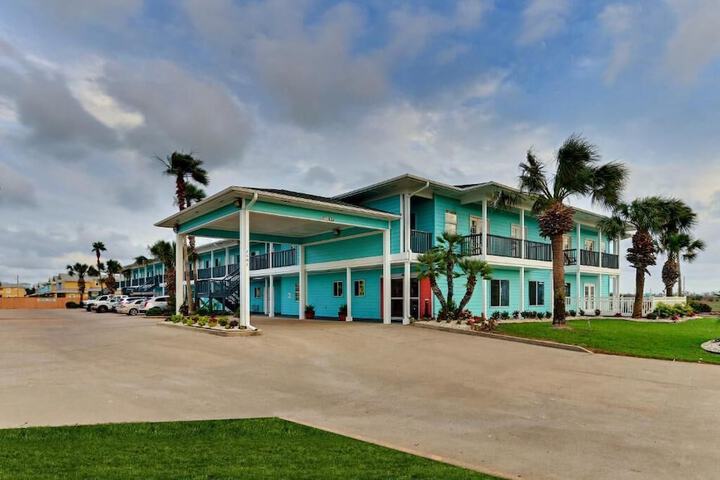 The Island Hotel Near Beach Port Aransas