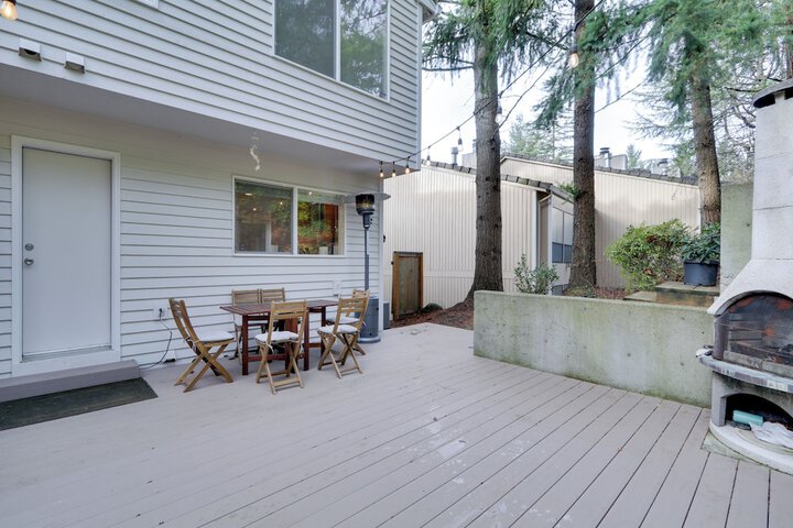 Lake Oswego Home w / Deck 9 Mi to Downtown Portland