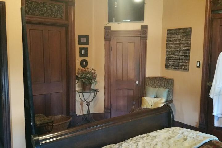 Fig Tree Manor