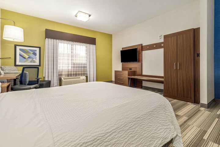 Room 31 of 348