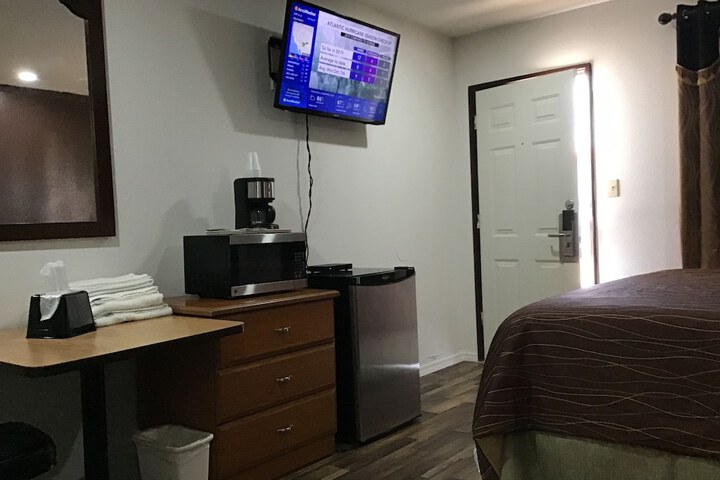 Room 33 of 38