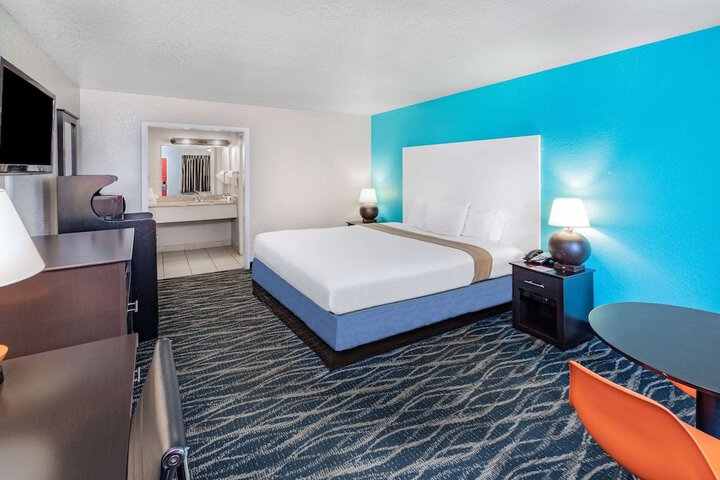 Room 42 of 60