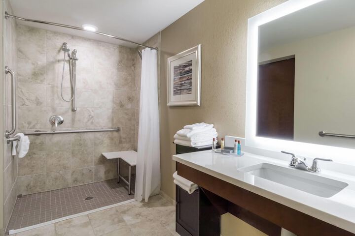 Hawthorn Suites by Wyndham Wheeling at the Highlands