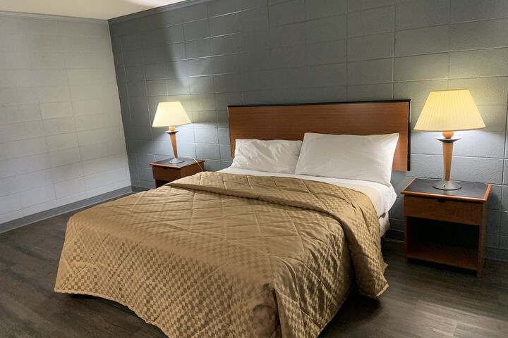 Room 12 of 18