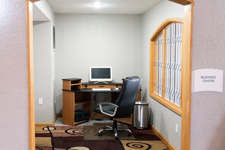 Business Center 39 of 39