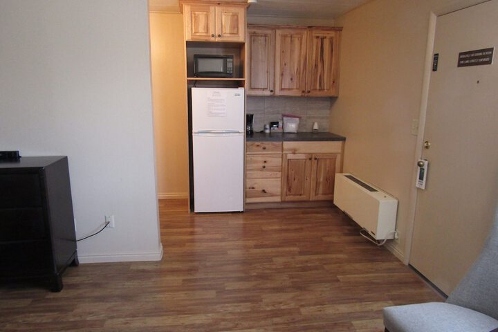 Room 32 of 62