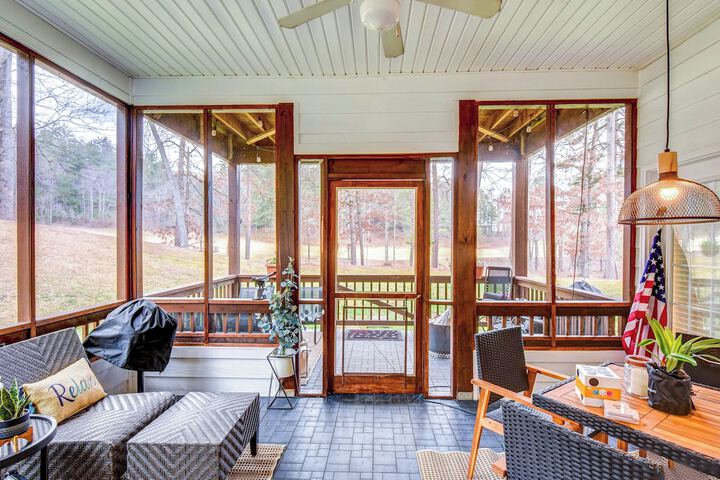 Modern Condo + Golf Course View Near Hiking!