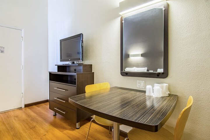 Room 15 of 33