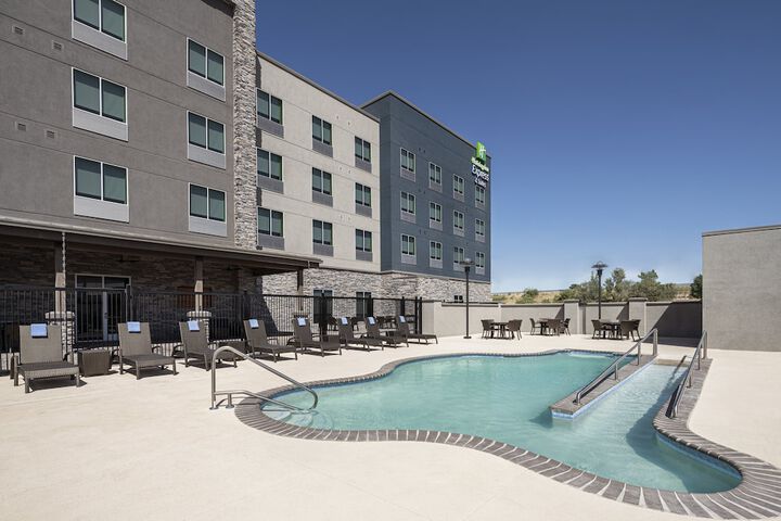 Pool 4 of 39