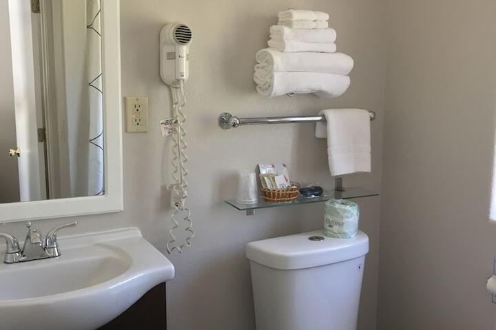 Room 25 of 76