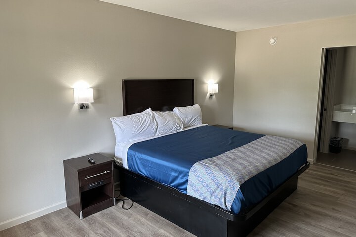 Room 5 of 13