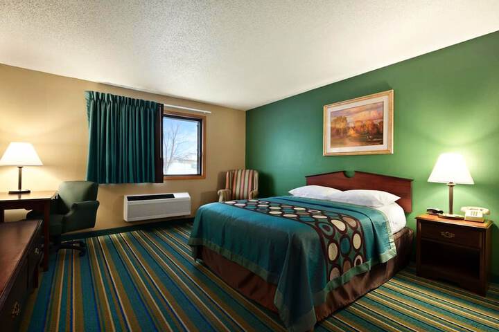 Room 13 of 20