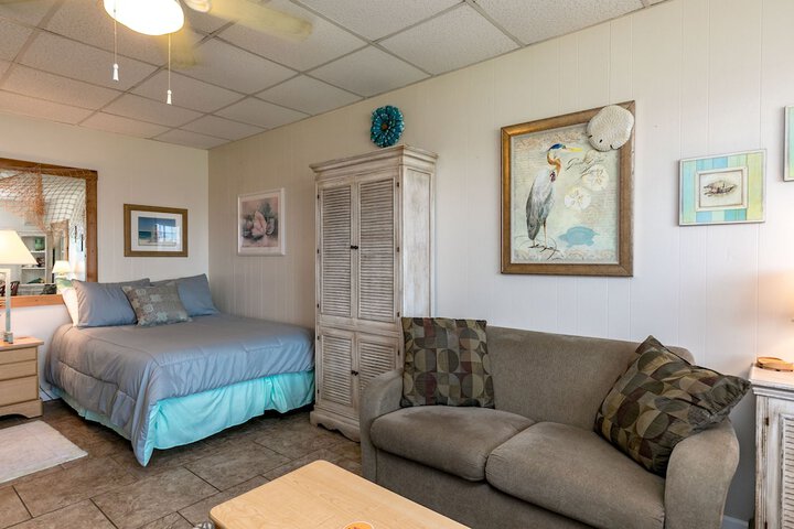 Room 13 of 19