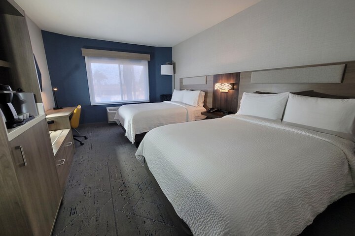 Room 27 of 54