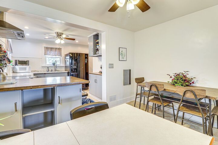 Game Room & Fire Pit: West Mifflin Home!