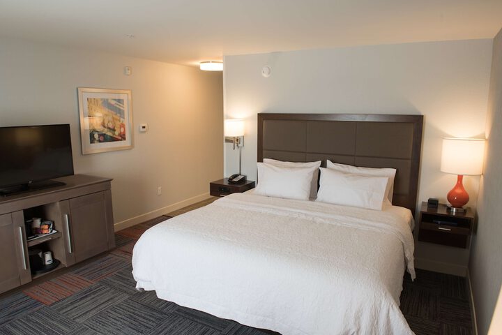 Room 25 of 40