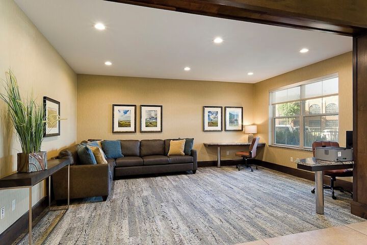 Clubhouse Hotel & Suites Pierre