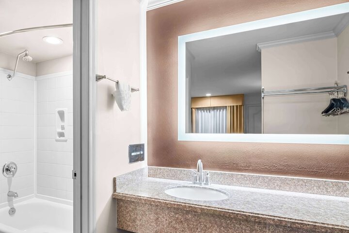 Room 20 of 26