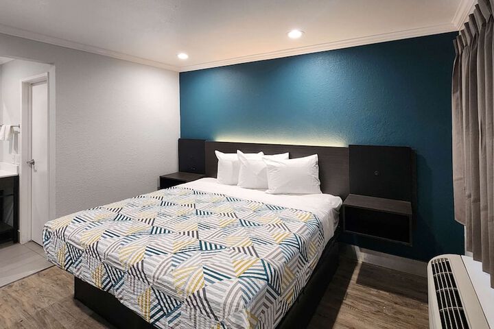 Room 20 of 32