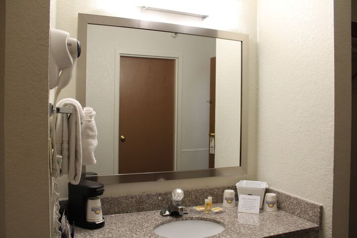 Room 10 of 40
