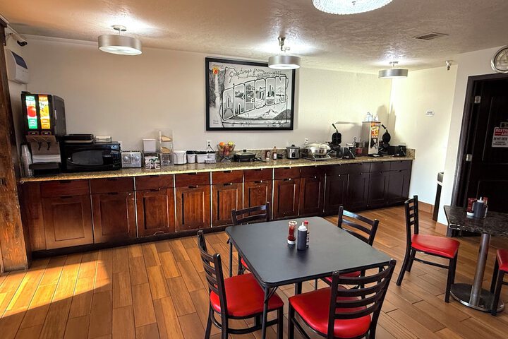 Super 8 by Wyndham Baker City