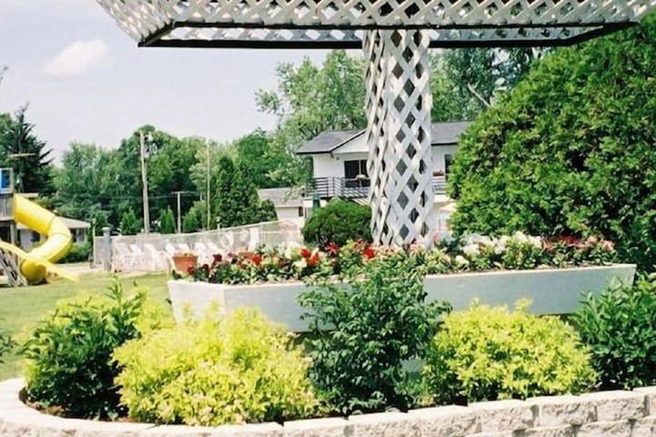 Hotel Exterior 60 of 69