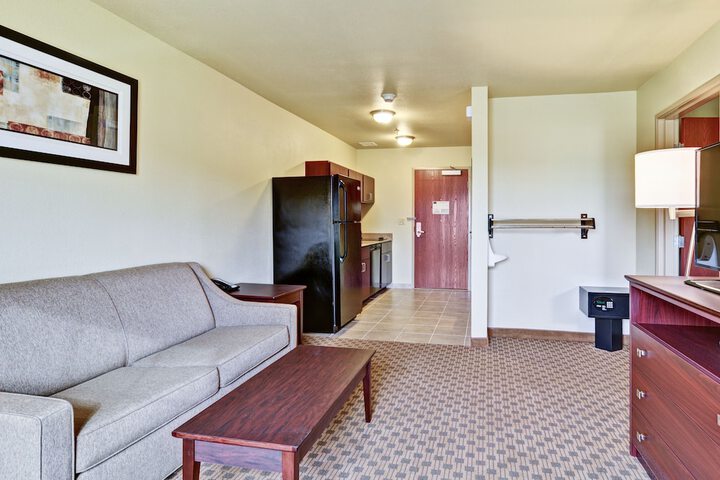 Cobblestone Hotel & Suites – Pulaski / Green Bay
