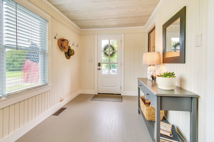 Country Home Near EIU & Lake Charleston!