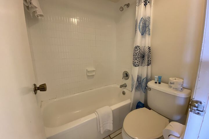 Room 12 of 25
