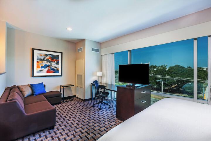 Room 18 of 28