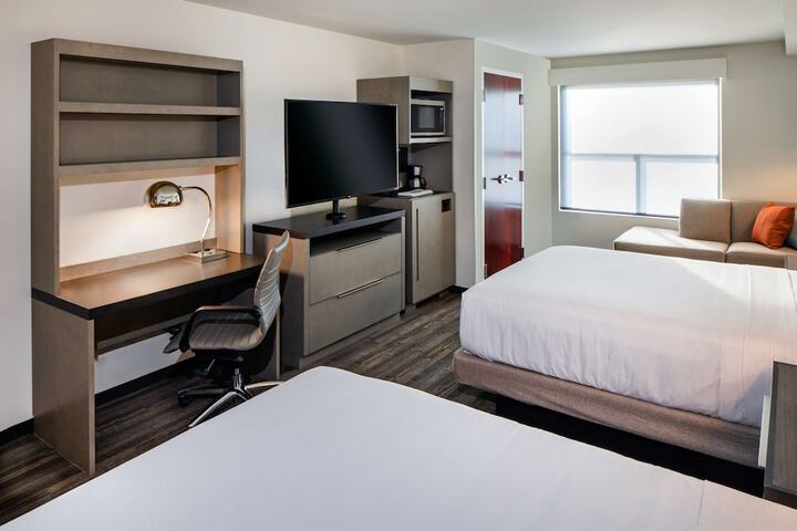 Room 32 of 52