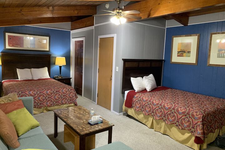 Crossroads Motel