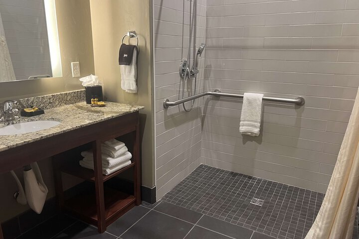 Best Western Plus Landmark Hotel