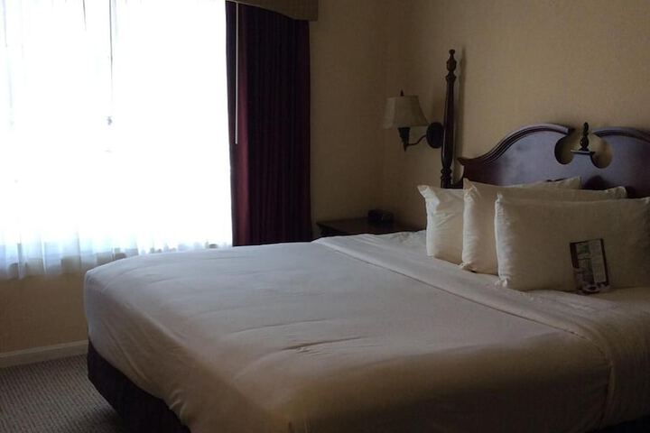 Room 34 of 142