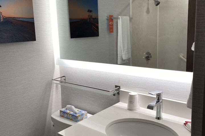 Howard Johnson by Wyndham Middletown Newport Area