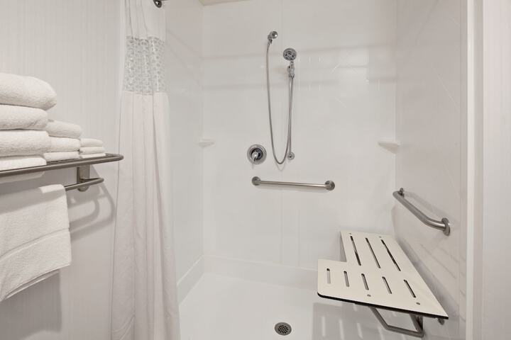 Room 12 of 28