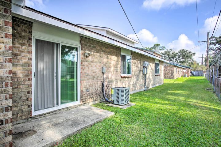 New! Laplace Townhome 9 Mi to Lake Pontchartrain!