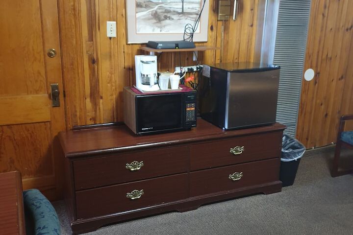 Room 6 of 8