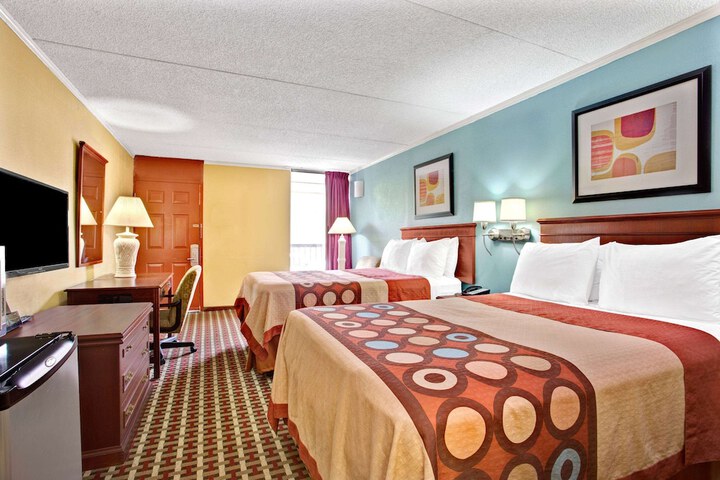 Room 11 of 25